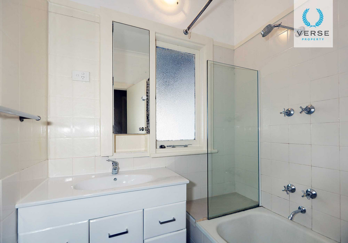 R2-4754450-St-James-13
