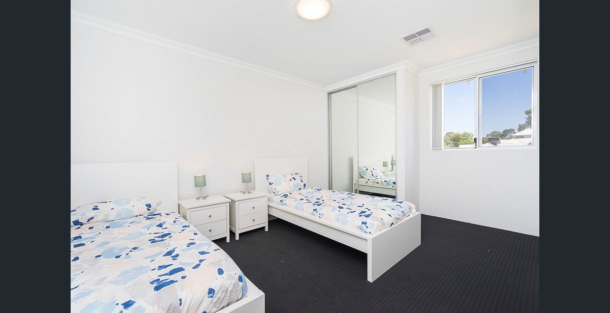 R2-4765882-East-Victoria-Park-11