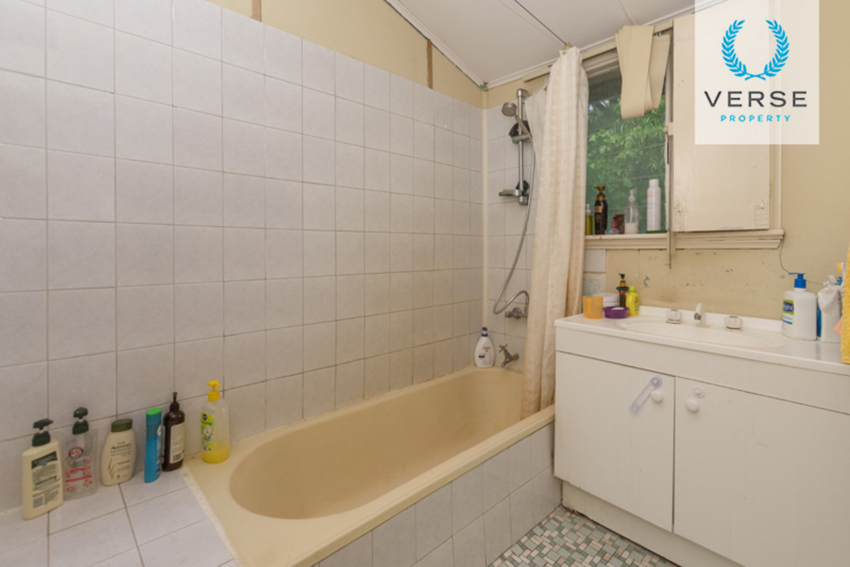 R2-4777780-Queens-Park-7